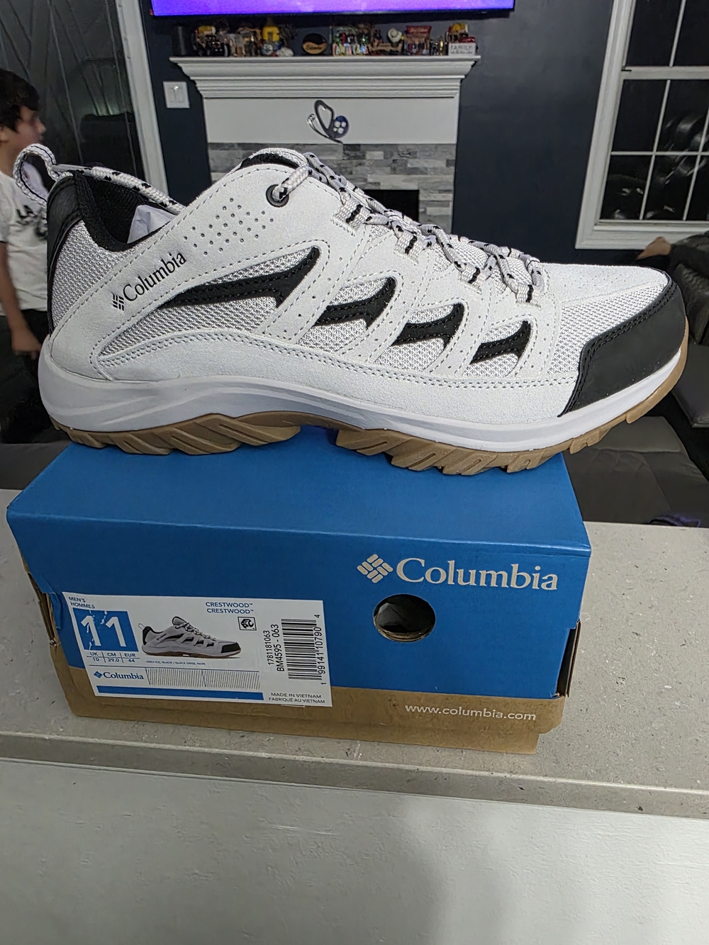 Columbia Men’s White Black Crestwood Athletic Hiking Shoe with Tan Outsole
